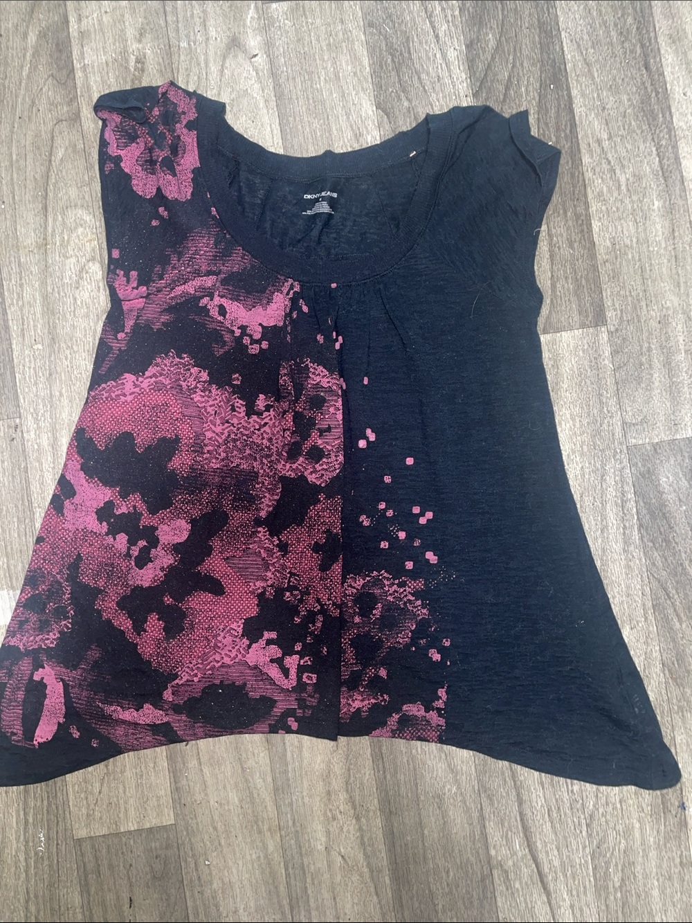 DKNY Black and Pink Short Sleeve Graphic Tee